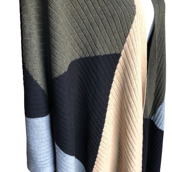 Vince Camuto NWT Knit Cape Green Blue Tan Black Modern Edge - Picture 2 of 9